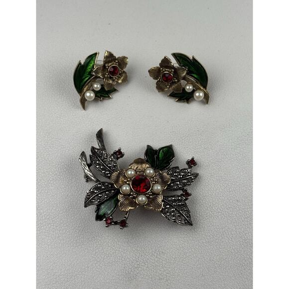 Avon Vintage Brooch & Pierced Earring Set Rich Christmas Faux Pearl Red Green - Picture 3 of 11
